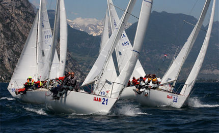 italiano j24 in testa andrea casale su fiamme gialle