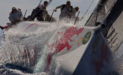 maxi alfa romeo su luna rossa giu