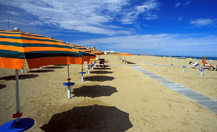 gli italiani ferragosto vanno rimini riccione