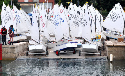 optimist domenica sul garda il trofeo antonio danesi