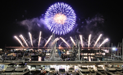 salone nautico partenza con fuochi artificio