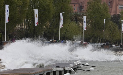 ac regatta director abandons saturday schedule amid threat of very rough conditions