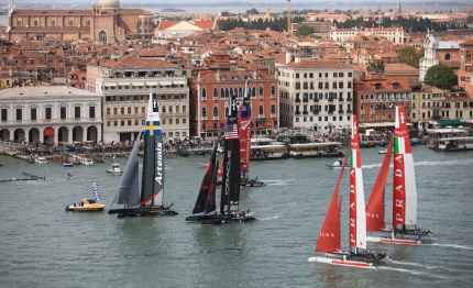 artemis racing trionfa davanti piazza san marco