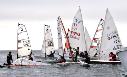 una grandissima sail parade sul lago di garda