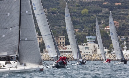 lo yacht club marina di loano ospita le regate invernali