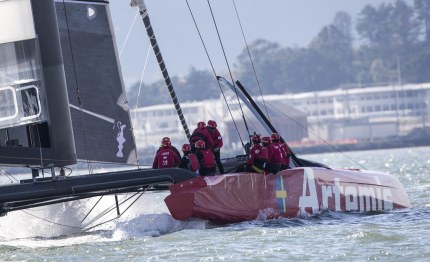 la prima volta di artemis con ac72