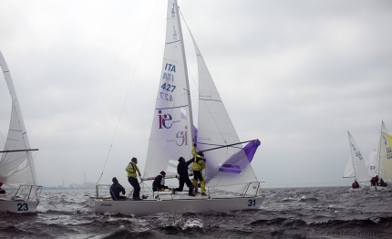 taranto il j24 jebedee al comando del campionato invernale