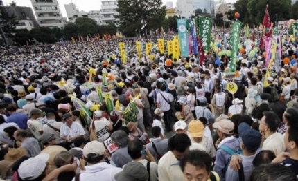 giappone marce antinucleari nell anniversario dello tsunami