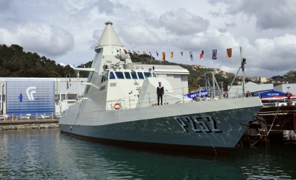 consegnato salahah secondo pattugliatore per la marina degli eau