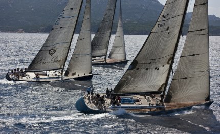 porto cervo pronta per la loro piana superyacht regatta