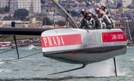 luna rossa le foto della prima sfida contro artemis