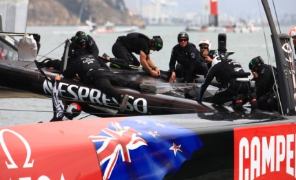 america cup new zealand vince la prima regata ma caos