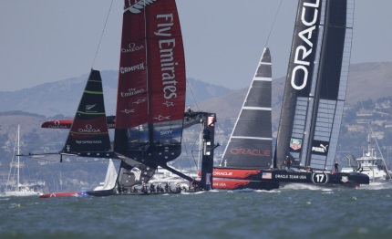 america cup le foto della spettacolare semi scuffia di new zealand