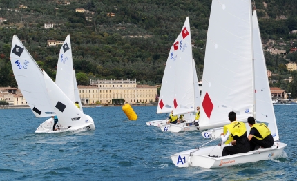 420 la spagna delle isole baleari guida il mondiale team race