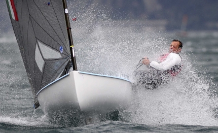 malcesine michele paoletti vince una edizione da record della international finn cup