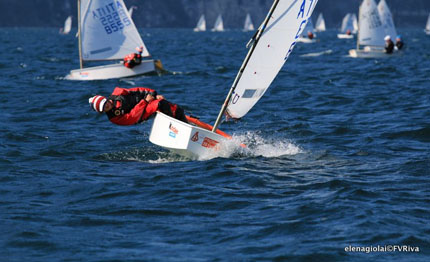 iniziato il 34 meeting del garda optimist 900 iscritti 233 cadetti 667 juniores video