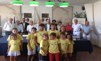 la vela in versilia punta sui giovani firmato accordo per il progetto scuola vela valentin mankin