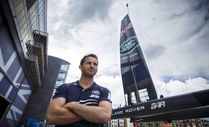 land rover porta in barcolana il vincitore dell america cup sir ben ainslie