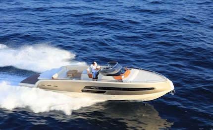 invictus yacht svela tutte le foto ed info sul 370 gt top di gamma