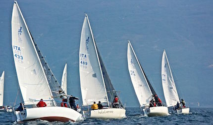 j24 sul lago di garda vince jam di luigi gozzo