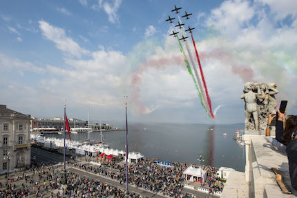 il saluto dal cielo alla barcolana delle frecce tricolori dell astronauta paolo nespoli