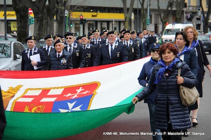 milano oltre 150 marinai italia al 50esimo anniversario del loro monumento