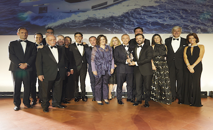 custom line navetta 33 telli vince oscar dello yachting internazionale