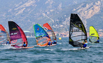 iniziati al circolo surf torbole mondiali ifca slalom youth master