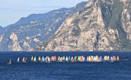 torbole windsurf giornata di sole vento per un gran finale