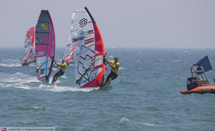 tutto il mondo del windsurf si allena torbole