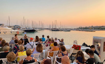 marina di ragusa inizia con un noir la rassegna letteraria porto un libro