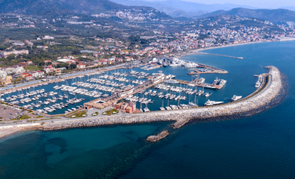 assegnata marina di loano la bandiera blu per ottava volta