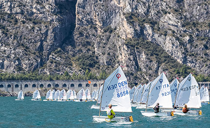 38 meeting del garda optimist un avvio perfetto per questa inedita edizione estiva