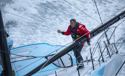 vendee globe linkedout passa in testa ma lo spettacolo nelle retrovie