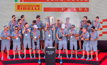 luna rossa premiata con la prada cup