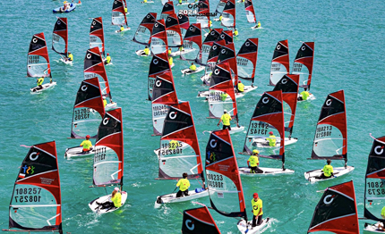 openskiff iniziato il mondiale sul lago di garda