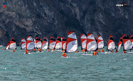 conclusi mondiali openskiff sul garda pioggia di medaglie per italia