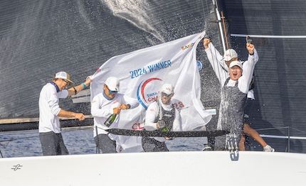 swan sardinia challenge vittoria del giappone con swing