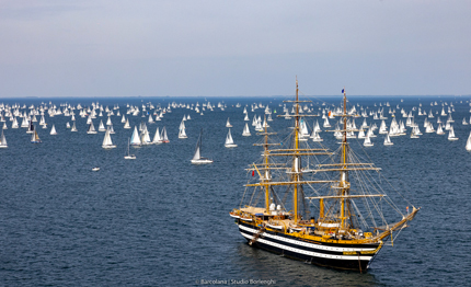 trieste celebra arrivo di nave vespucci con una quot boat parade quot